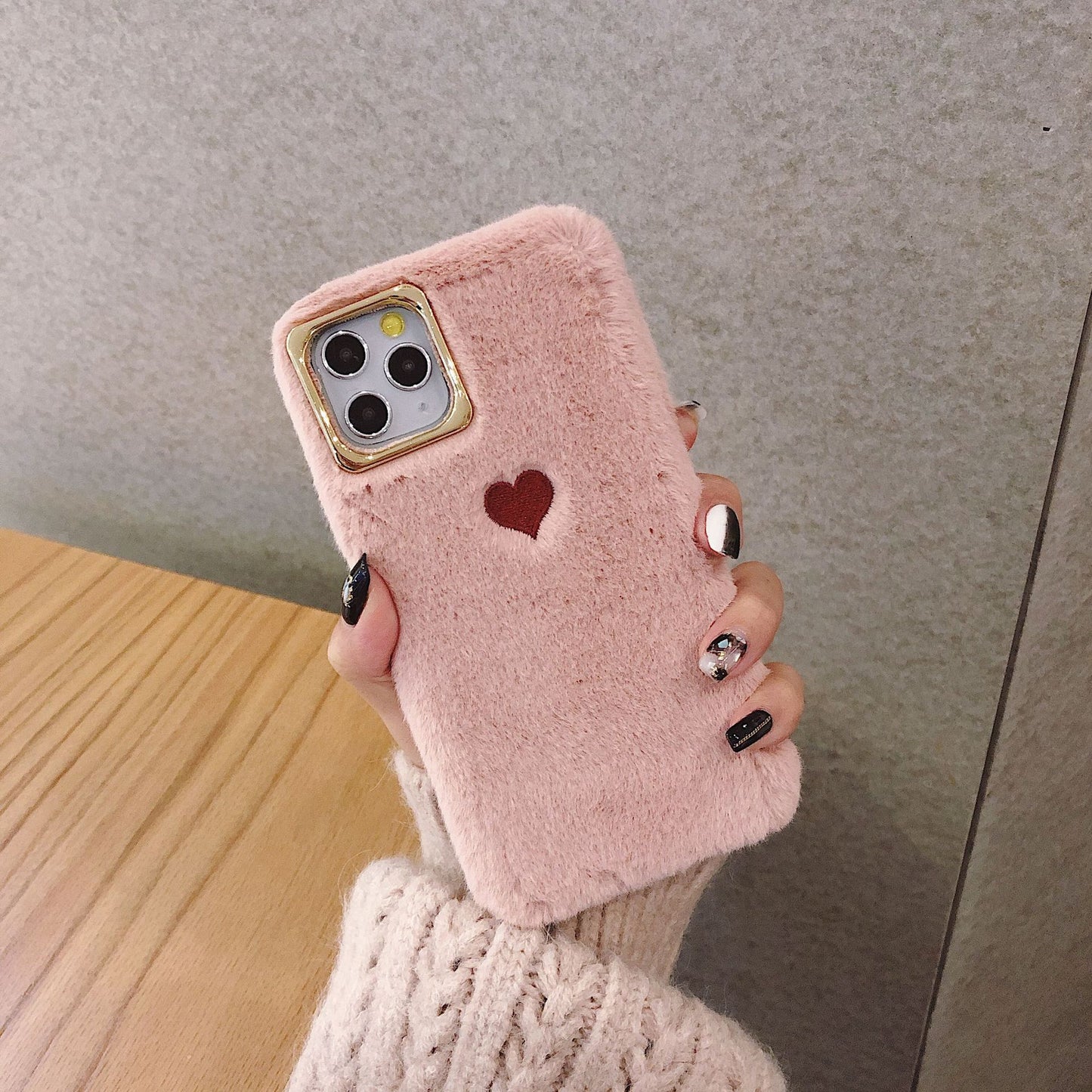 Autumn and winter iPhone14 small love warm plush phone case Apple 13 goddess hand warm protective case