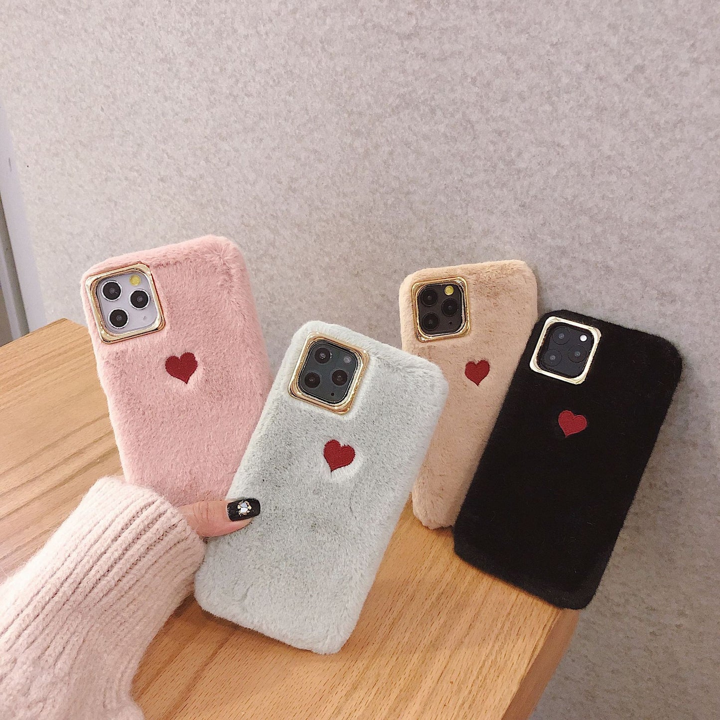 Autumn and winter iPhone14 small love warm plush phone case Apple 13 goddess hand warm protective case