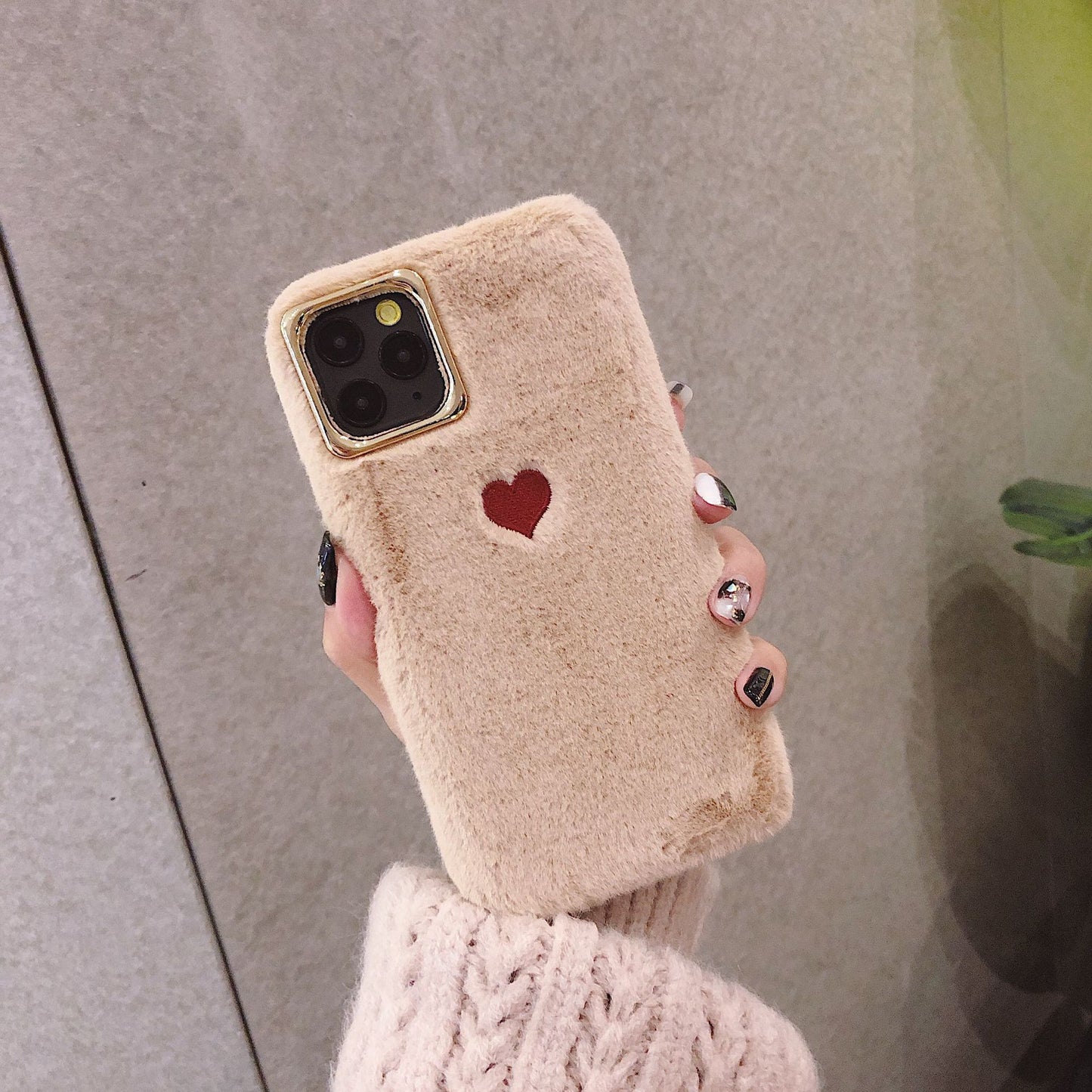 Autumn and winter iPhone14 small love warm plush phone case Apple 13 goddess hand warm protective case