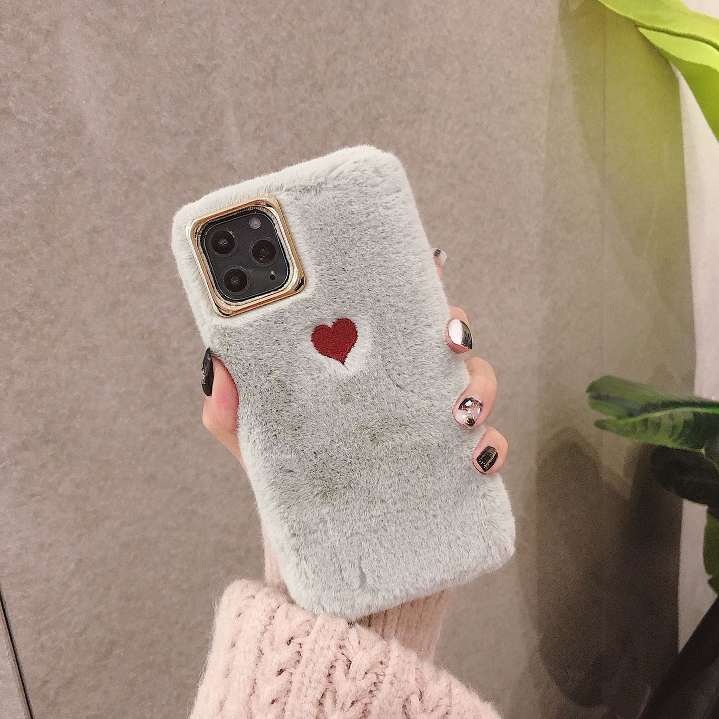 Autumn and winter iPhone14 small love warm plush phone case Apple 13 goddess hand warm protective case